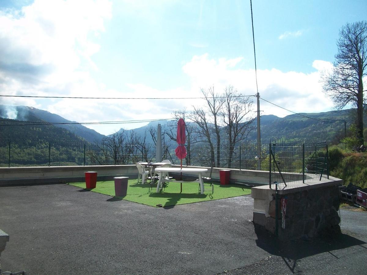 Vacances Au Pied Des Monts Du Cantal Laveissière Eksteriør billede