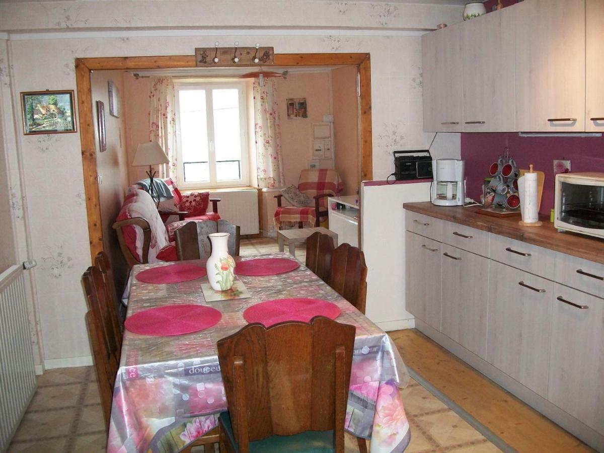 Vacances Au Pied Des Monts Du Cantal Laveissière Eksteriør billede
