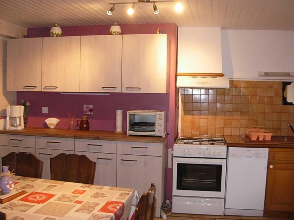 Vacances Au Pied Des Monts Du Cantal Laveissière Eksteriør billede
